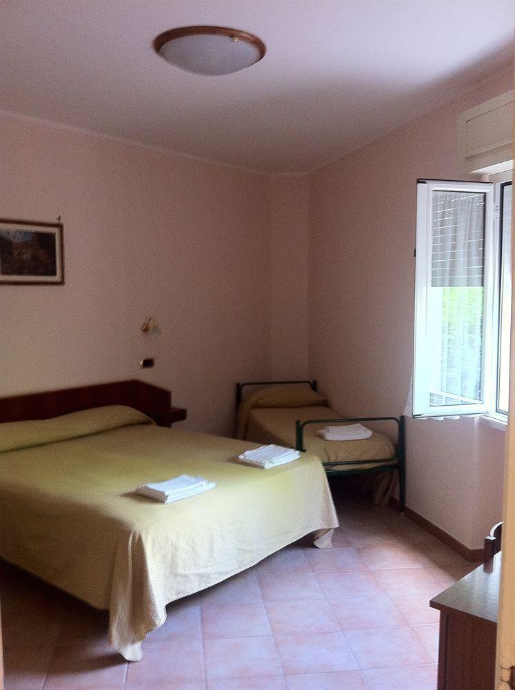 Hotel Eliseo Fiuggi Luaran gambar