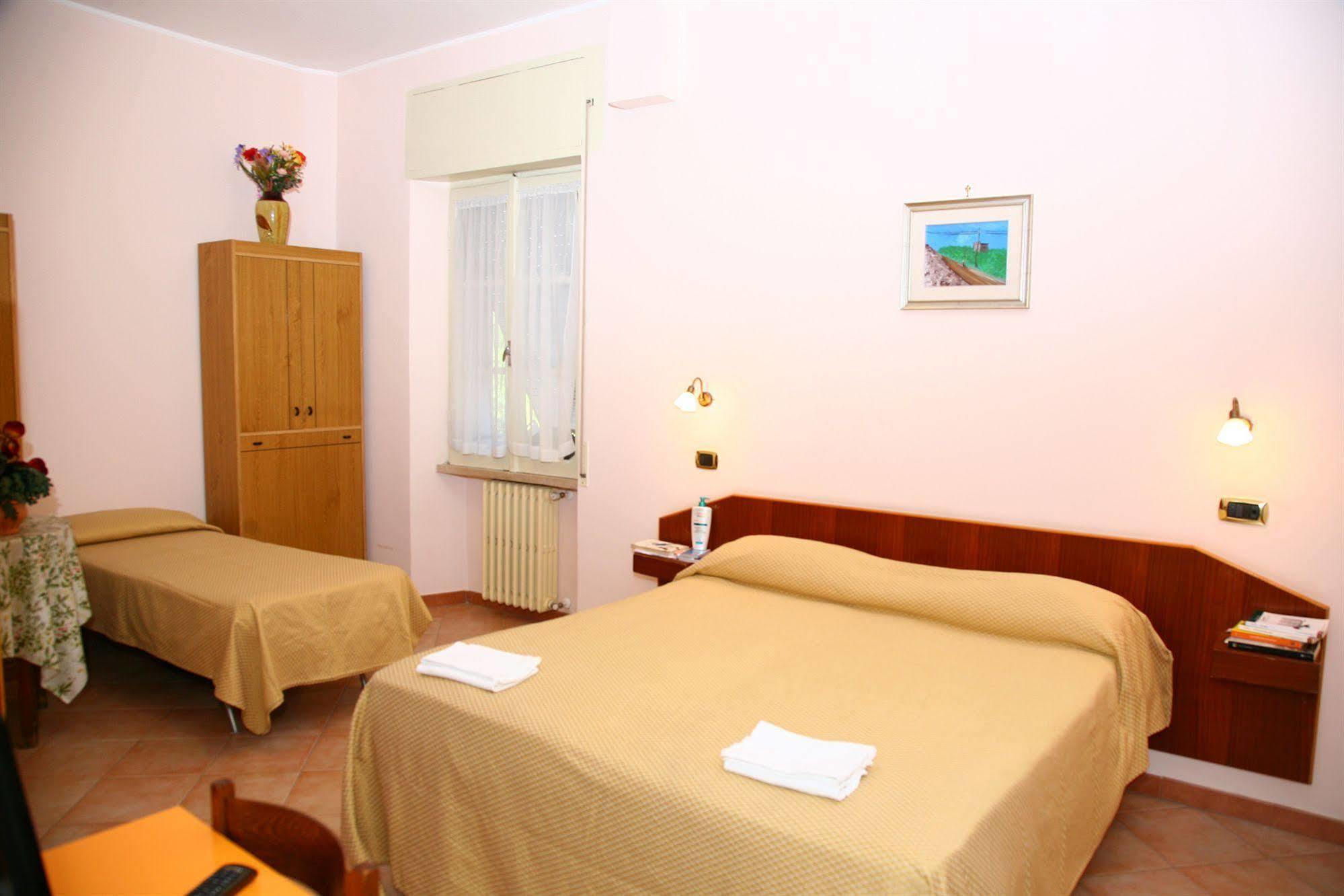 Hotel Eliseo Fiuggi Luaran gambar